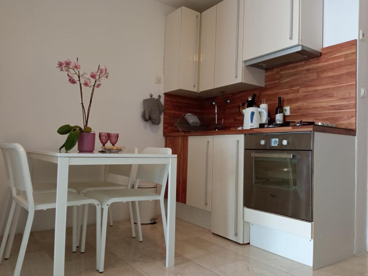 Ratak House Apartment ปริซบา ภายนอก รูปภาพ