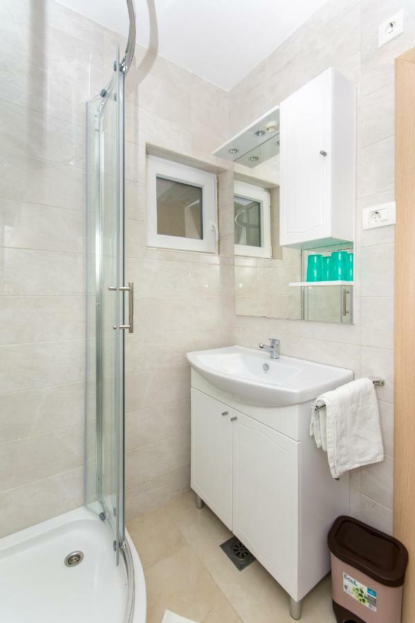 Ratak House Apartment ปริซบา ภายนอก รูปภาพ