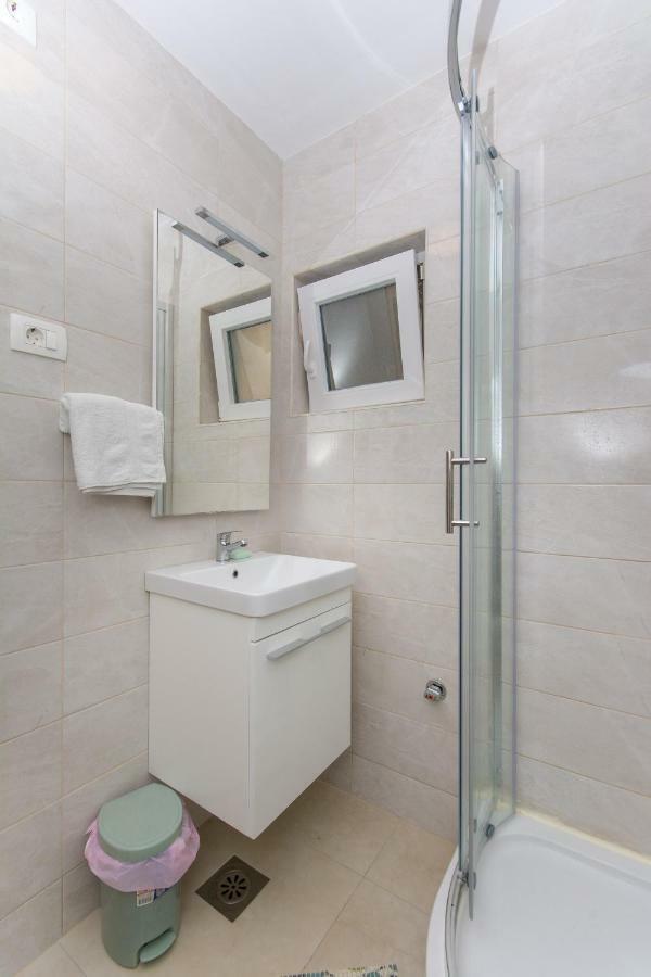 Ratak House Apartment ปริซบา ภายนอก รูปภาพ