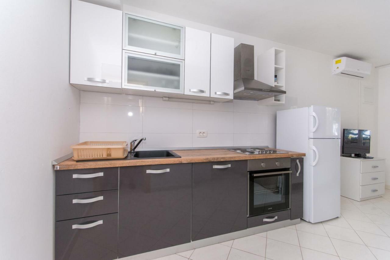 Ratak House Apartment ปริซบา ภายนอก รูปภาพ